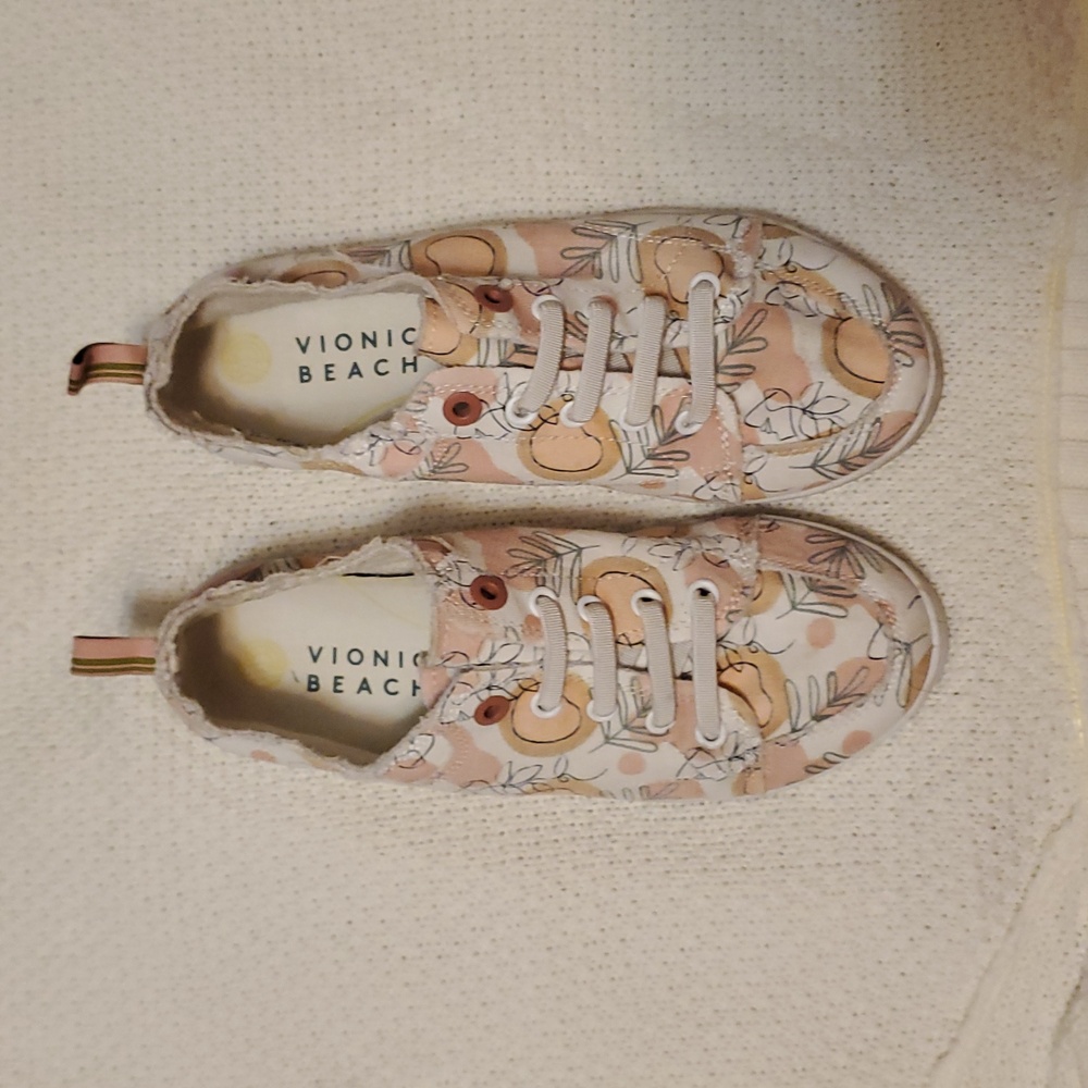 Vionic Beach Canvas Sneakers (Peach) Sz.7.5